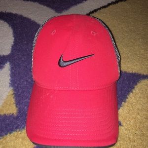 Red Nike golf ball cap